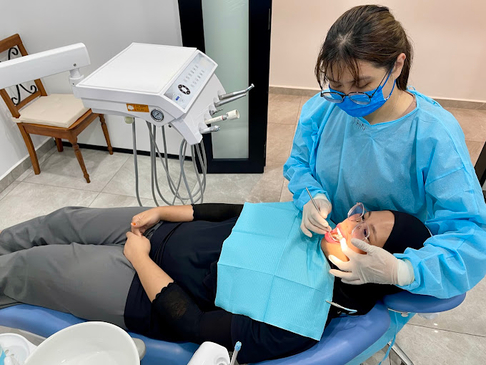 Slider image (6) Shiny Teeth Dental